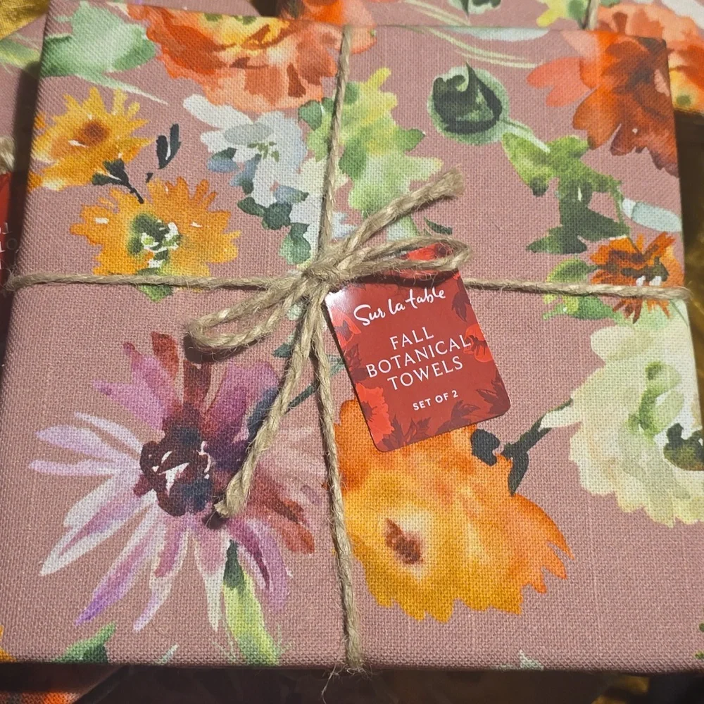 ♥️BUY 2 GET 1 FREE Sur La Table Fall Botanical Towels, Set of 2, Retail $29.95